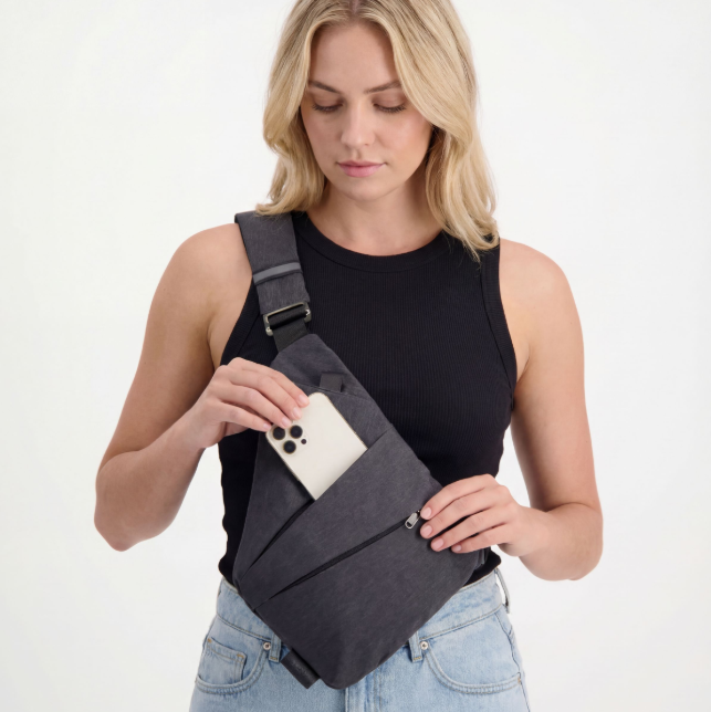 The Oia Anti-Theft Travel Bag